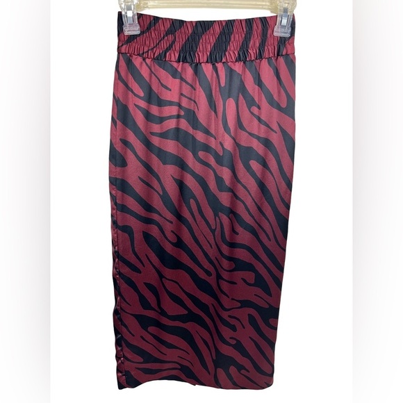 Zara Women’s Midi Animal Print Satin High Back Slit Skirt Black/Burgundy Size XS - Picture 3 of 10